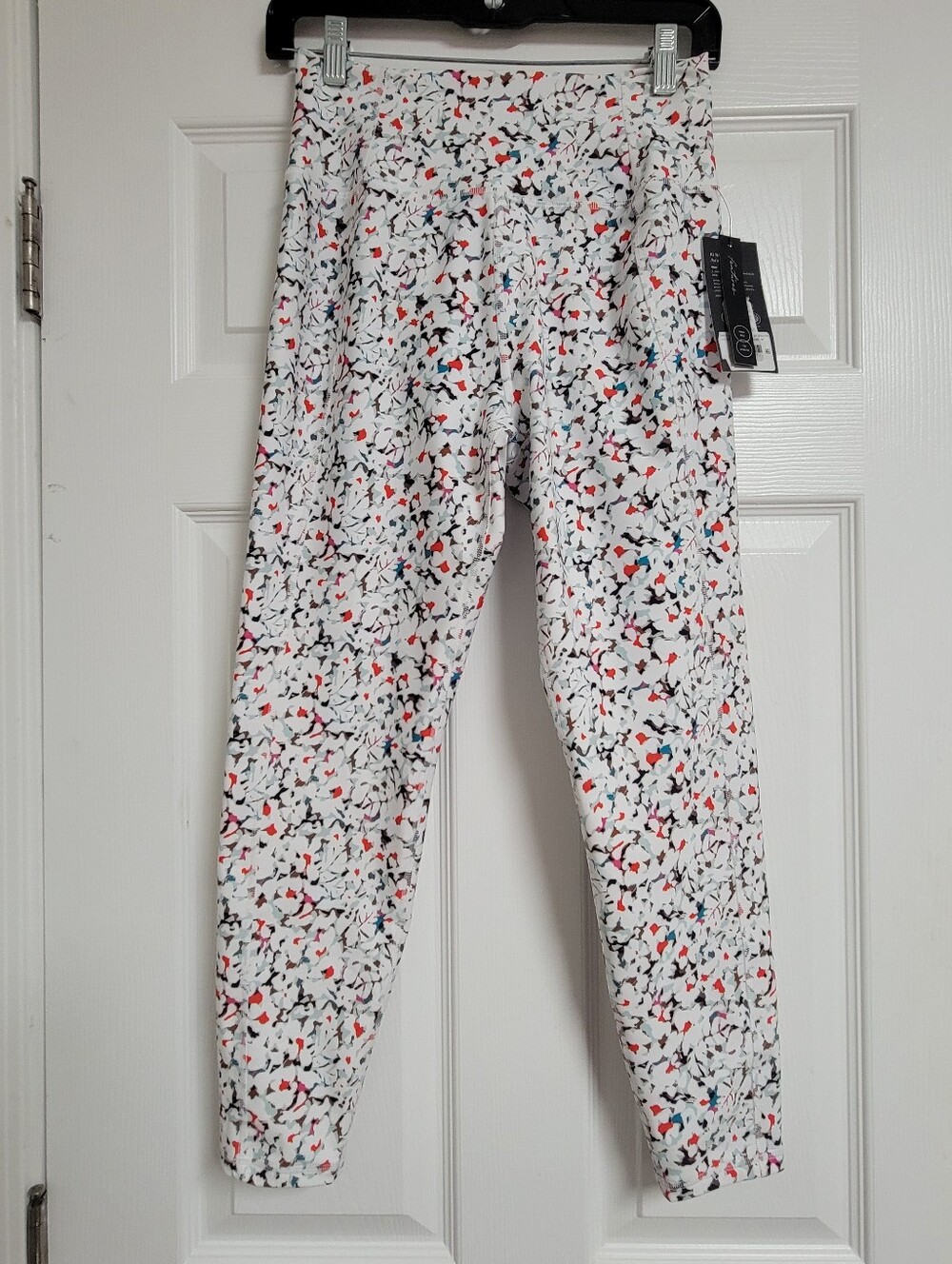 Kinesis NWT High Rise 7/8 Length Floral Multi Leggings Size Medium.